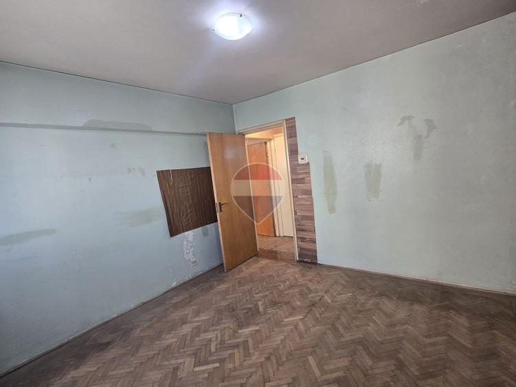 Apartament cu 2 camere semidecomandat în Titan