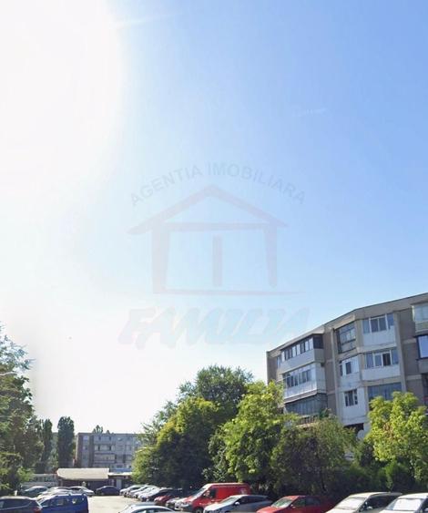 Apartament cu 2 camere semidecomandat în Micro 40