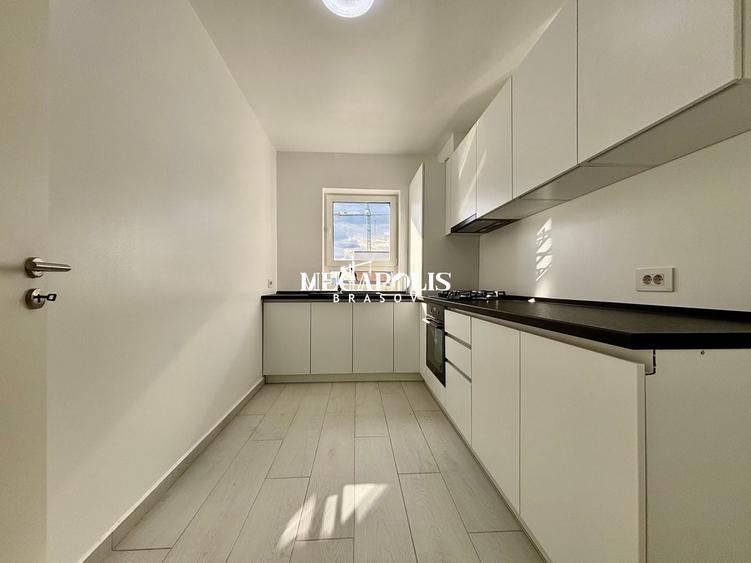 Apartament cu 2 camere decomandat în Tractorul