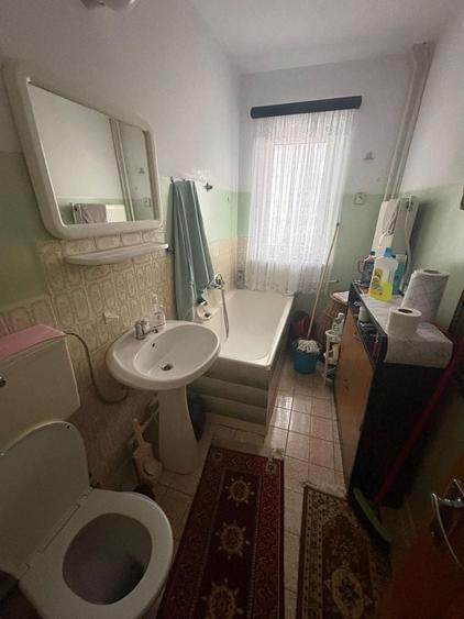 Apartament cu 3 camere semidecomandat în Lucăcești