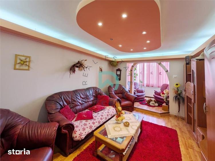 Apartament cu 3 camere decomandat în Astra