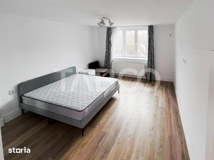 Apartament cu 3 camere semidecomandat, mobilat în Bulgaria