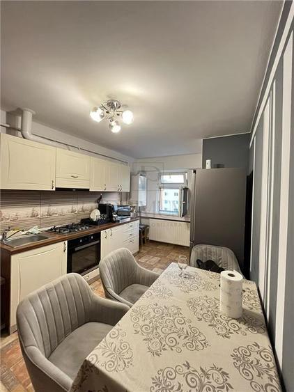 Apartament cu 2 camere decomandat, mobilat în Girocului