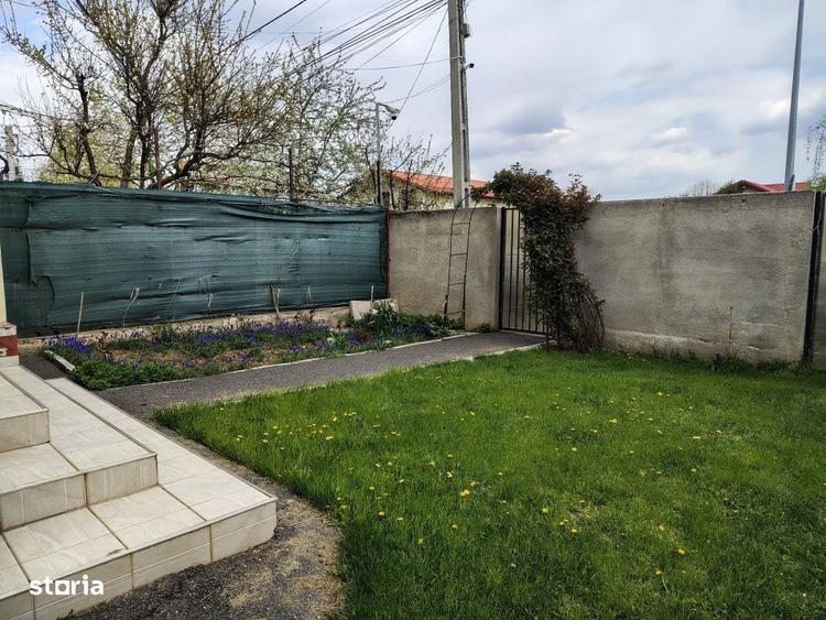Casă cu 3 camere cu Canalizare în Central