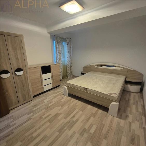 Apartament cu 3 camere decomandat în Calea Moldovei