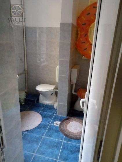 Casă individuală cu 12 camere cu Canalizare în Tineretului