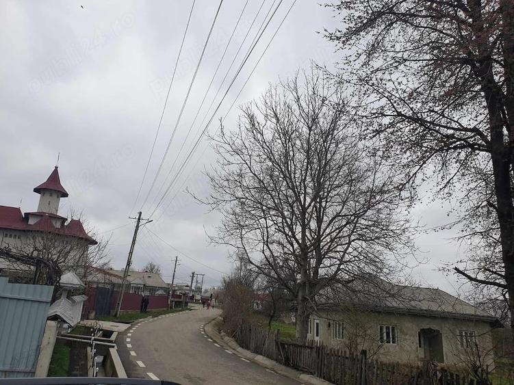 Casă cu 3 camere cu Teren 1200 Mp în Grumăzești