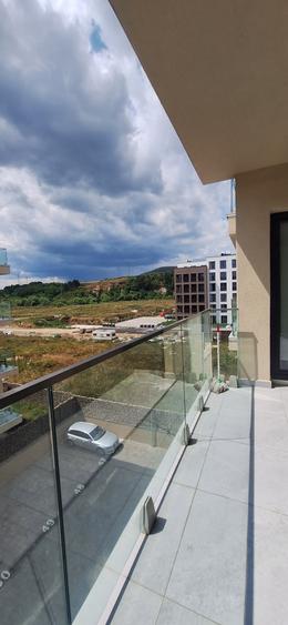Apartament cu 3 camere semidecomandat în Florești