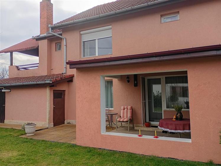 Casă cu 5 camere cu Teren 290 Mp în Oncea