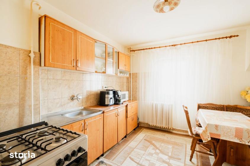 Apartament cu 3 camere decomandat, mobilat în Girocului