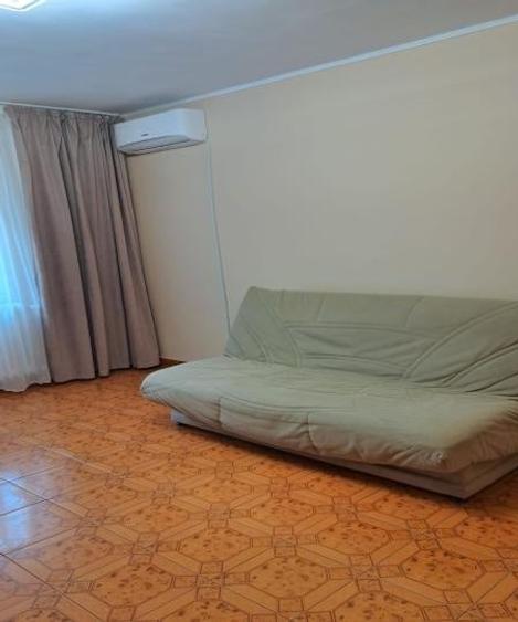 Apartament cu 3 camere decomandat, mobilat în Nerva Traian
