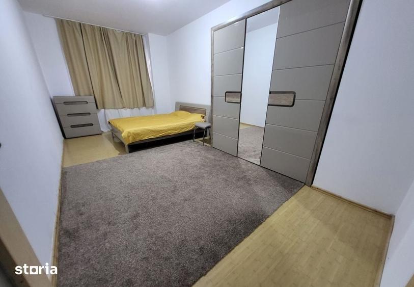 Casă cu 3 camere semidecomandat cu Teren 50 Mp în Străulești