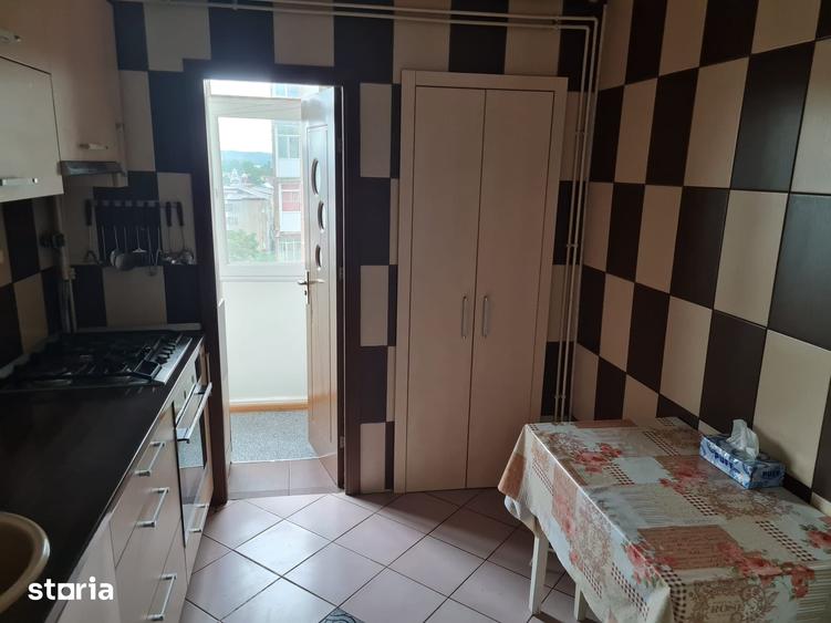 Apartament cu 3 camere decomandat în Micro 4