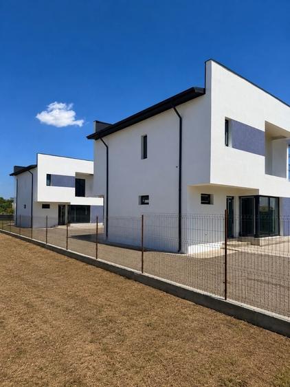 Casă cu 3 camere în Berceni