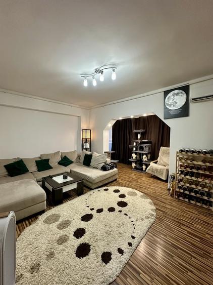 Apartament cu 4 camere decomandat în Drumul Taberei