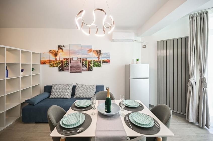 Apartament cu 3 camere decomandat în Mamaia-Sat