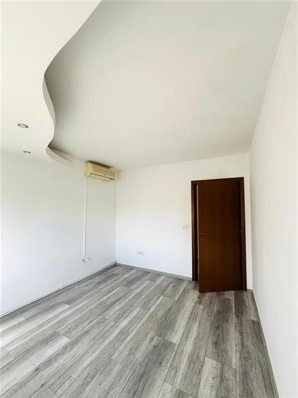 Duplex cu 5 camere cu Canalizare în Central