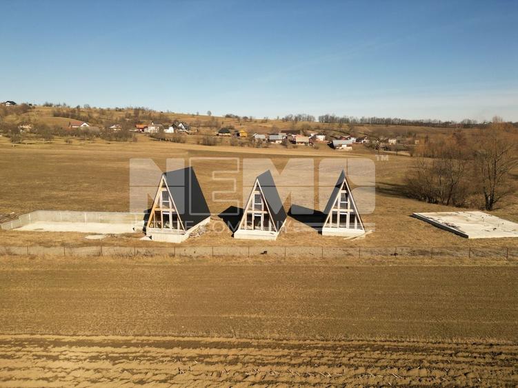 Teren Construcții intravilan de 10000 mp, în Cacica
