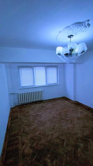 Apartament cu 2 camere decomandat în CET