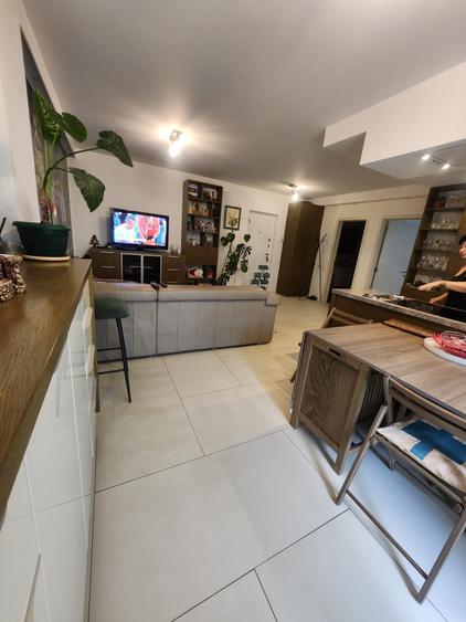 Apartament cu 2 camere semidecomandat, mobilat în Florești