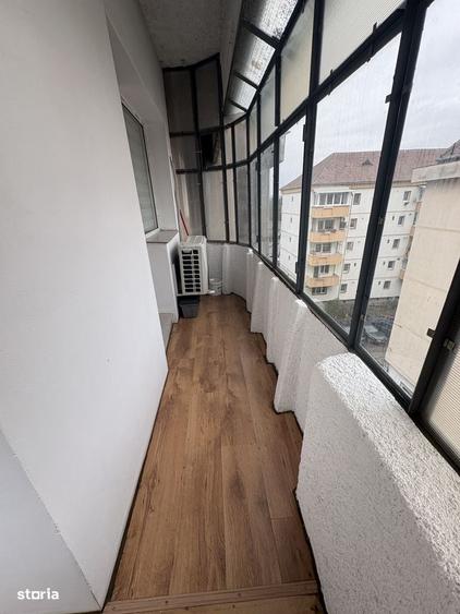 Apartament cu 3 camere semidecomandat în Turnișor