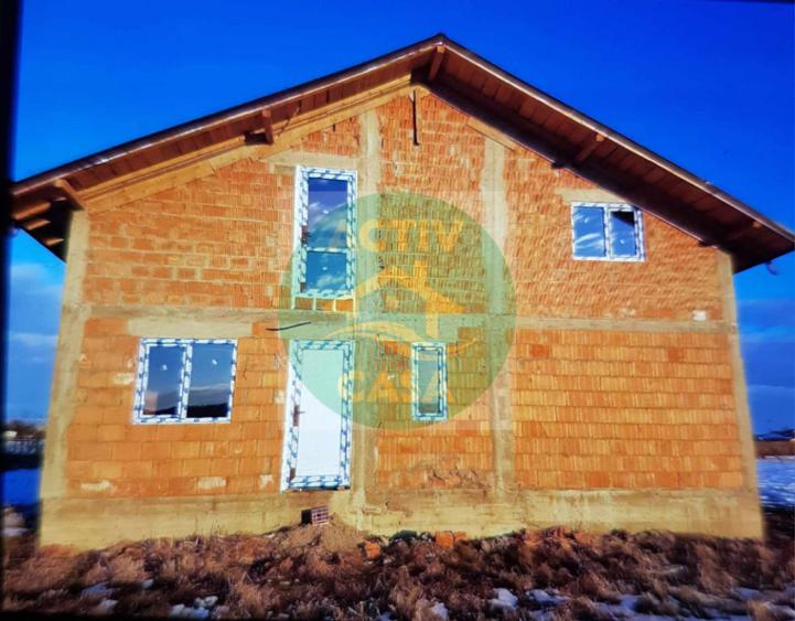 Casă cu 5 camere cu Teren 1300 Mp în Central