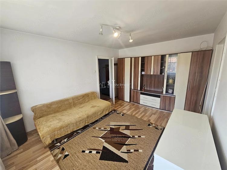 Apartament cu 2 camere semidecomandat în Micro I