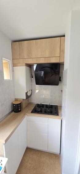 Apartament cu 3 camere decomandat în Tractorul