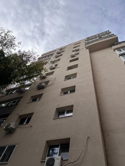 Apartament cu 3 camere decomandat în P-ța Victoriei