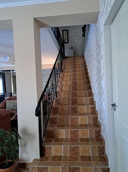 Casă cu 4 camere cu Teren 1453 Mp în Sculeni