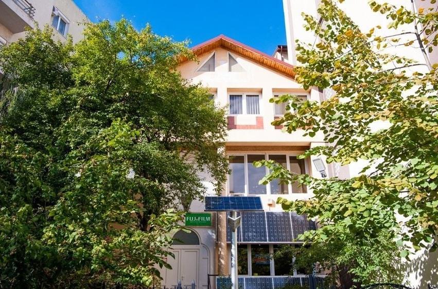 Casă individuală cu 8 camere cu Canalizare în Herăstrău