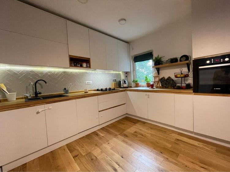 Apartament cu 3 camere decomandat în 13 Septembrie