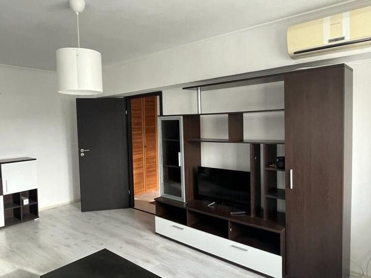 Apartament cu 2 camere semidecomandat, mobilat în P-ța Muncii
