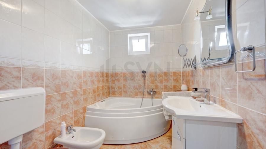 Casă individuală cu 5 camere cu Canalizare în Bucureștii Noi