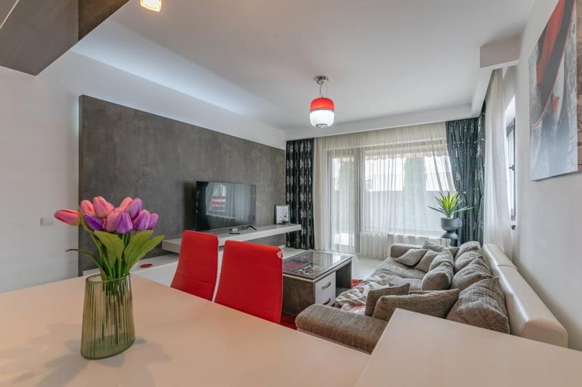 Apartament cu 2 camere semidecomandat, mobilat în Tractorul