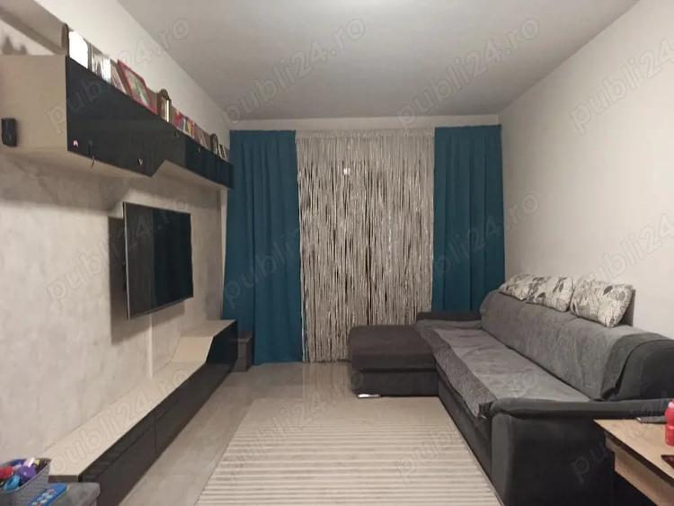 Apartament cu 3 camere decomandat în Berceni