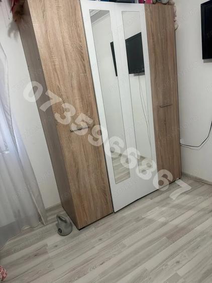 Apartament cu 3 camere semidecomandat în Girocului