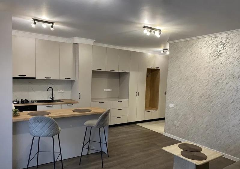 Apartament cu 2 camere semidecomandat, mobilat în Florești