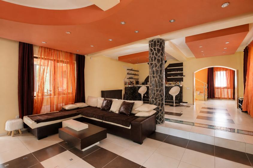 Casă individuală cu 7 camere cu Canalizare în Cioplea