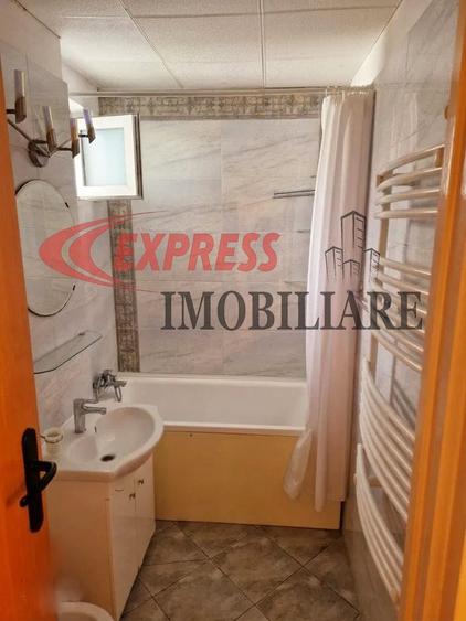 Apartament cu 4 camere semidecomandat în Titan