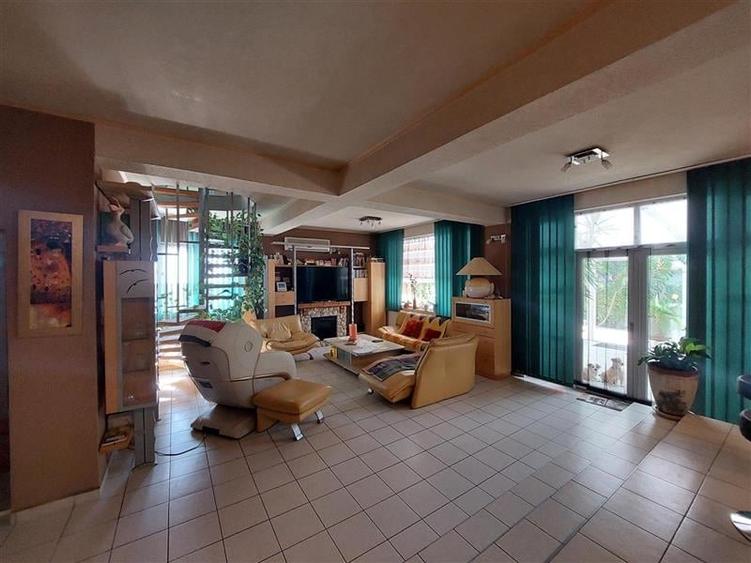 Casă individuală cu 7 camere cu Piscina în Sânnicolau Mic