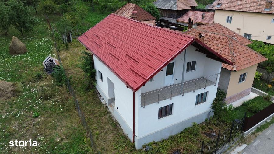 Casă cu 5 camere cu Teren 320 Mp în Sălătrucel