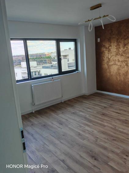 Apartament cu 3 camere semidecomandat în Splai Bahlui