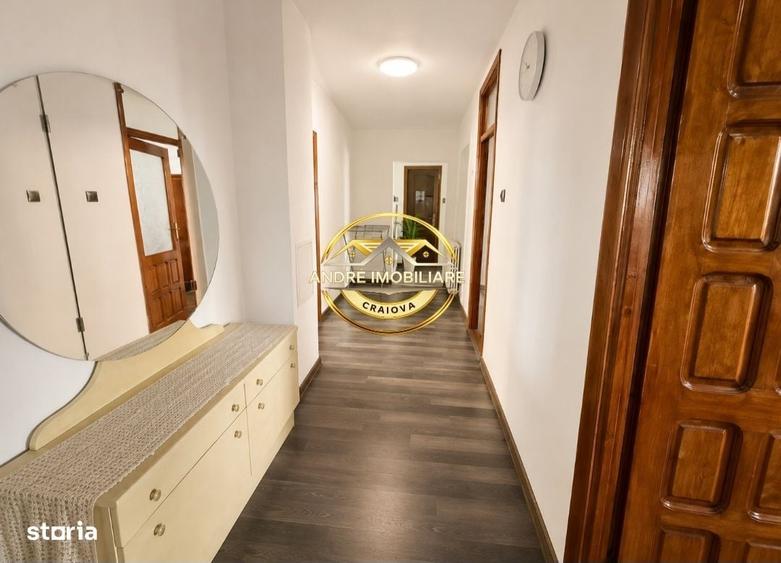 Apartament cu 4 camere decomandat în 1 Mai