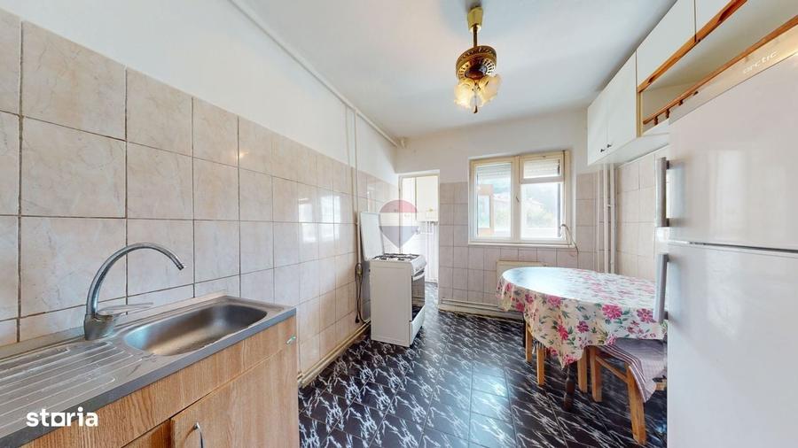 Apartament cu 4 camere în Răcădău