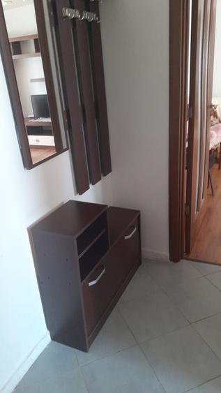 Apartament cu 2 camere semidecomandat în Craiovița Nouă