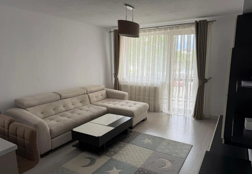 Apartament cu 3 camere decomandat, mobilat în Central