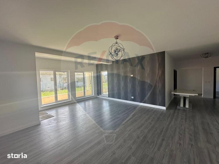 Casă cu 4 camere cu Teren 715 Mp în Central