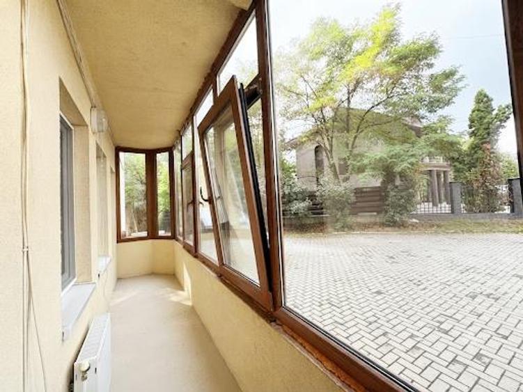 Apartament cu 3 camere decomandat, mobilat în Bucium
