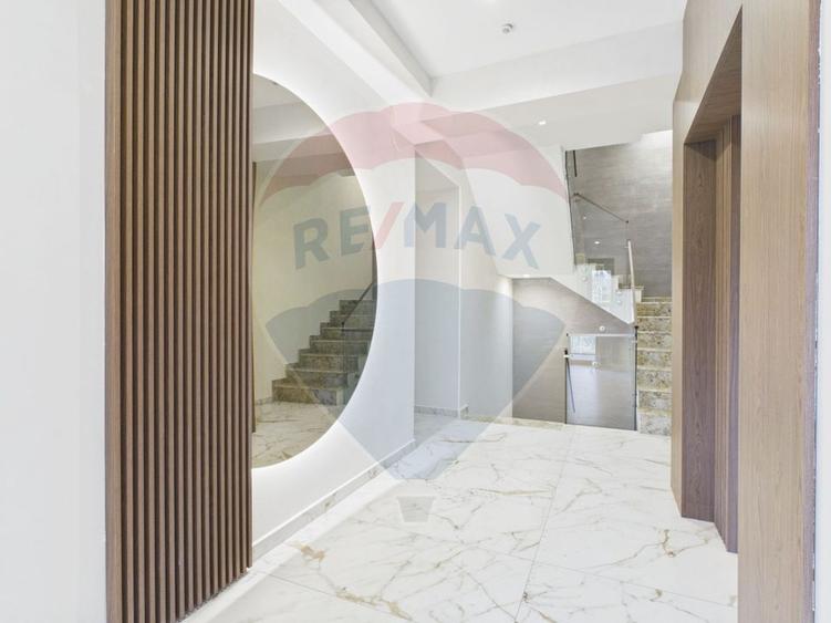 Apartament cu 3 camere decomandat în Calea Moroieni